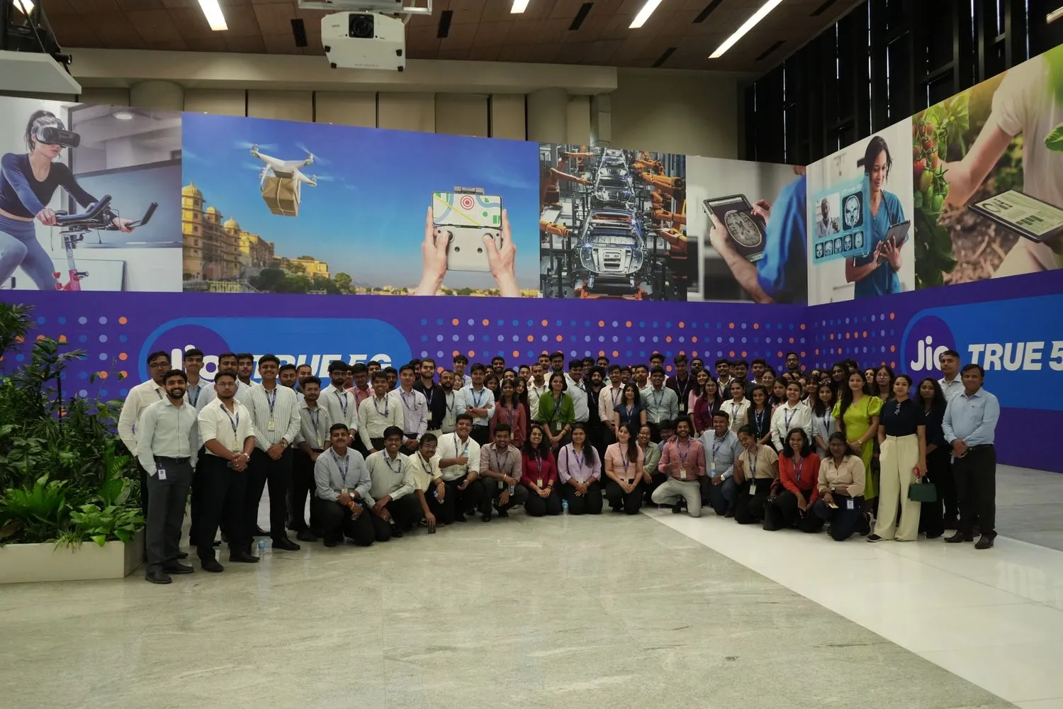 Visit to the 5G Experience Centre at Reliance Corporate Park (RCP)