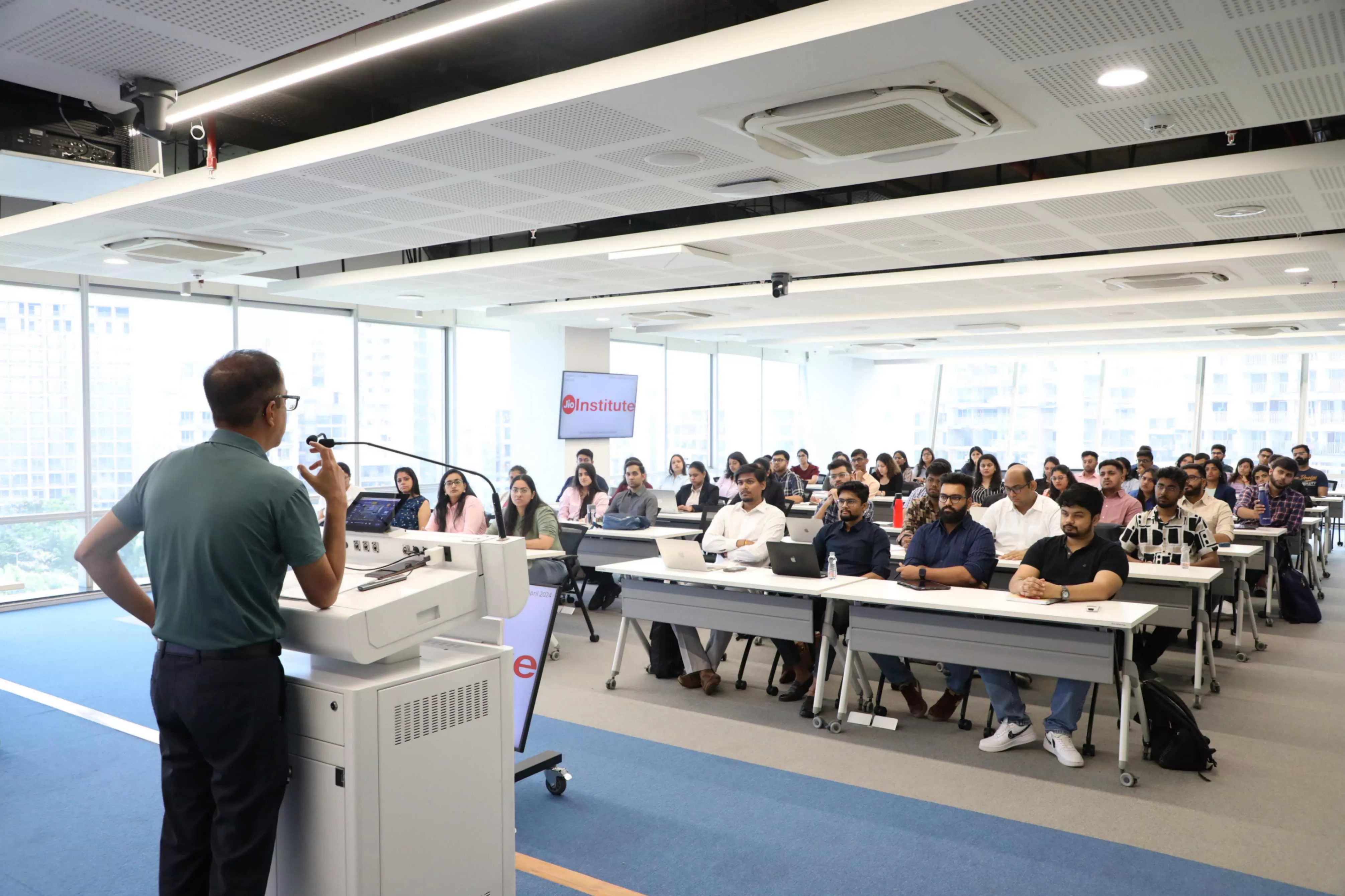 Student attending expert session